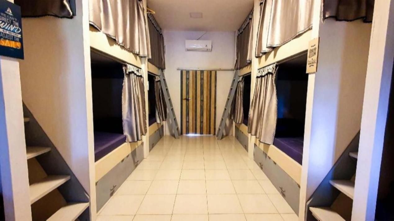 Tiny Room Hostel Toyapakeh Екстер'єр фото